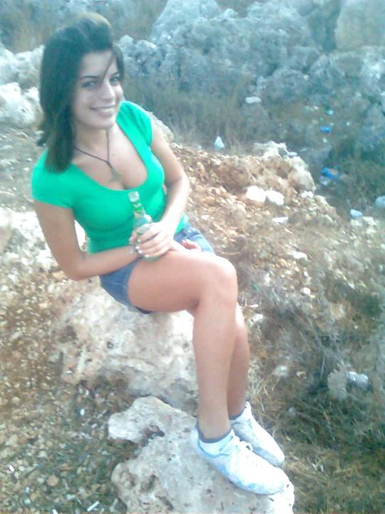 25P Arab Girl Flashing 3
