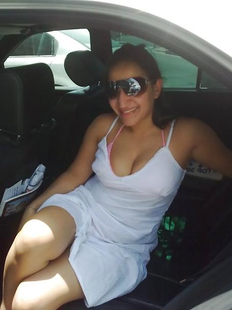 25P Arab Girl Flashing 3