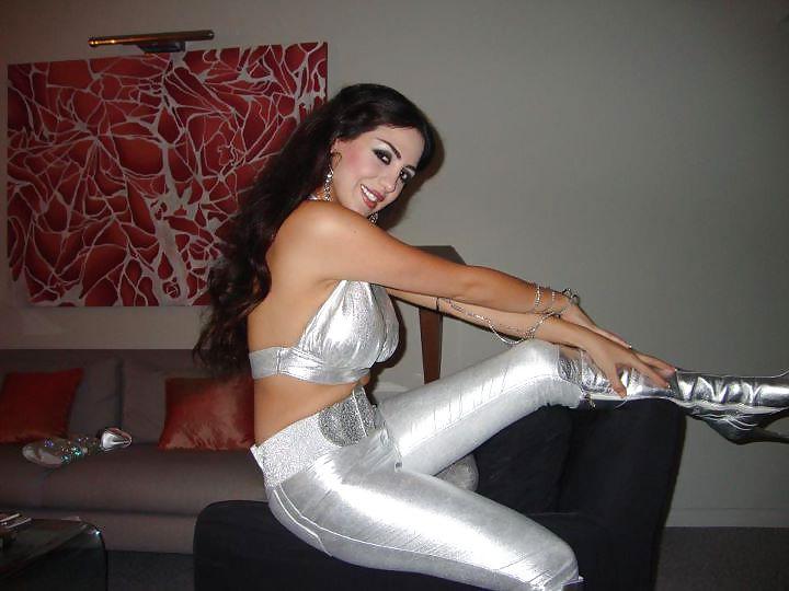 25P Arab Girl Flashing 3