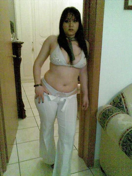 25P Arab Girl Flashing 3