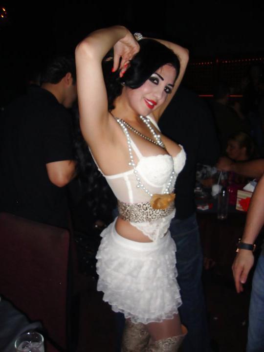25P Arab Girl Flashing 3