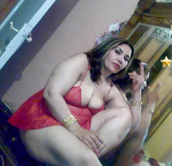 25P Arab Girl Flashing 3