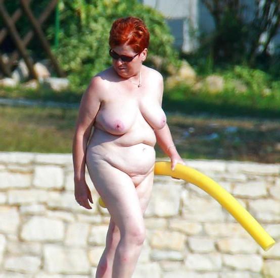 16P Nackte Schlampen am Strand