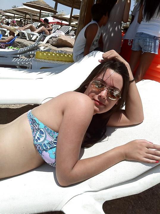 25P Arab Girl Flashing 7