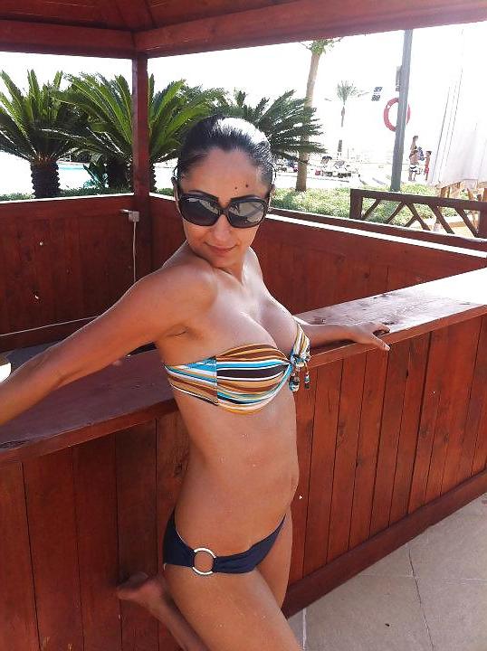 25P Arab Girl Flashing 7