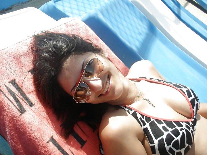 25P Arab Girl Flashing 7