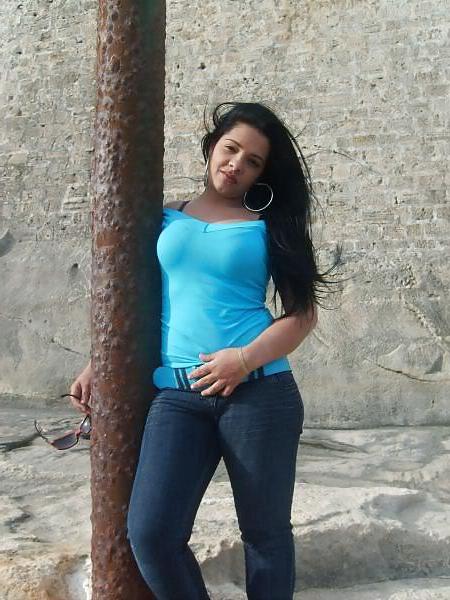 25P Arab Girl Flashing 7