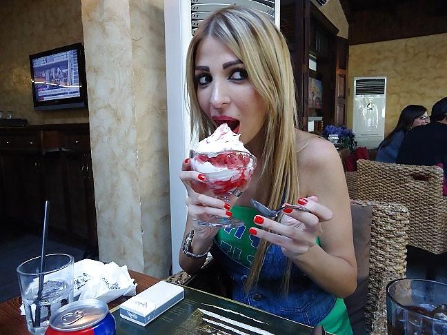 25P Arab Girl Flashing 7