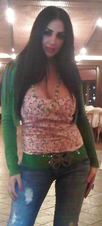 25P Arab Girl Flashing 7