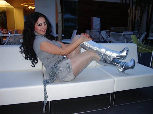 25P Arab Girl Flashing 7