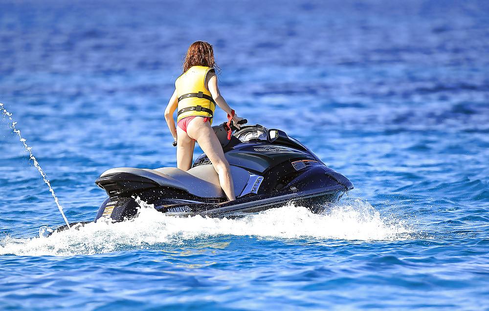 14P Paz Vega looking really great in a Bikini on a Yacht