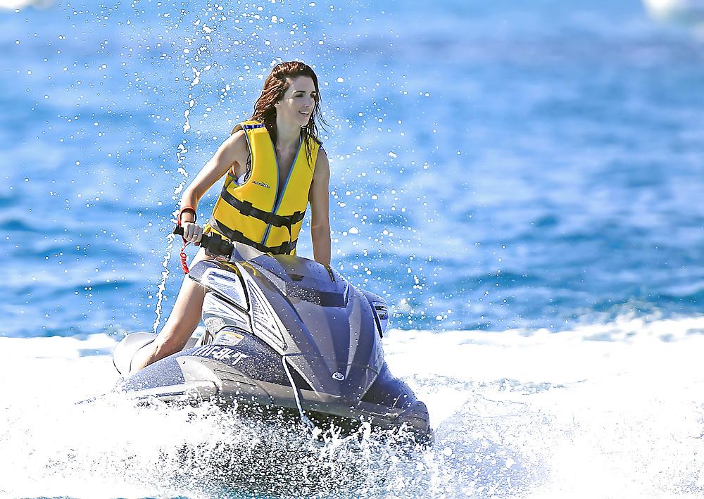 14P Paz Vega looking really great in a Bikini on a Yacht