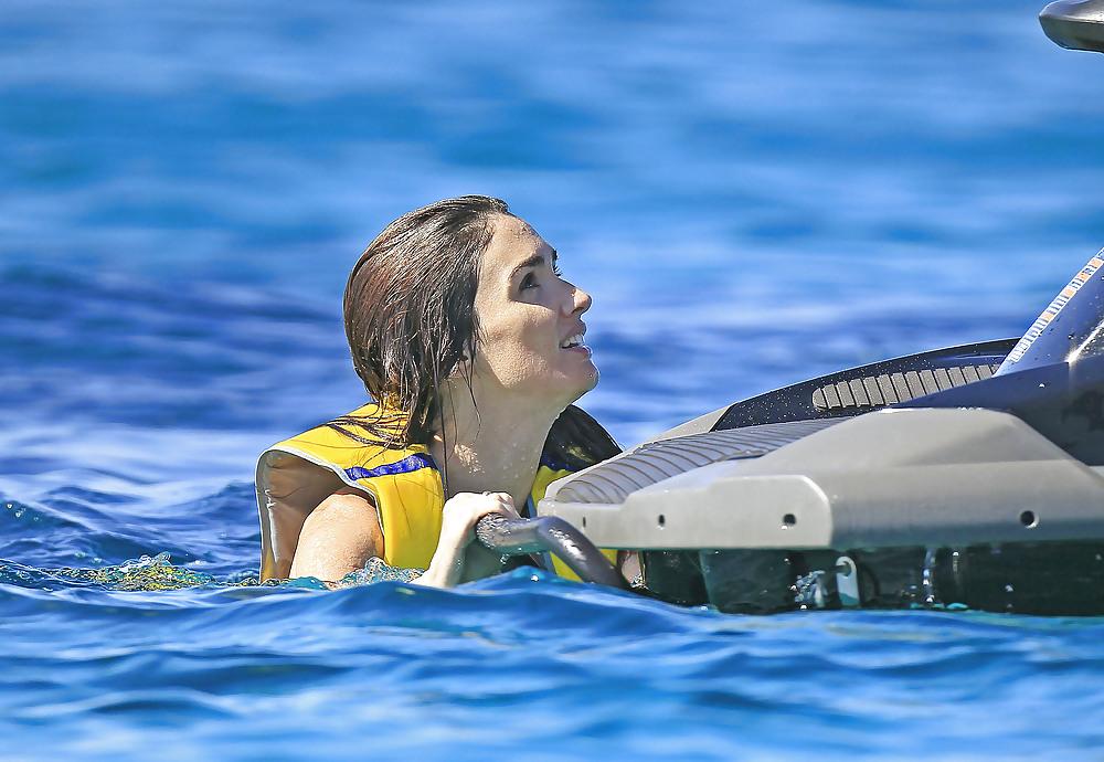 14P Paz Vega looking really great in a Bikini on a Yacht