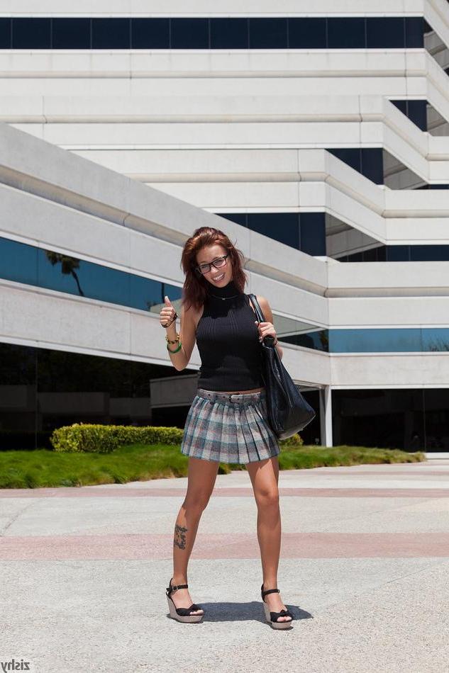 8P Hot schoolgirl Victoria Lynn shows you what's up her skirt