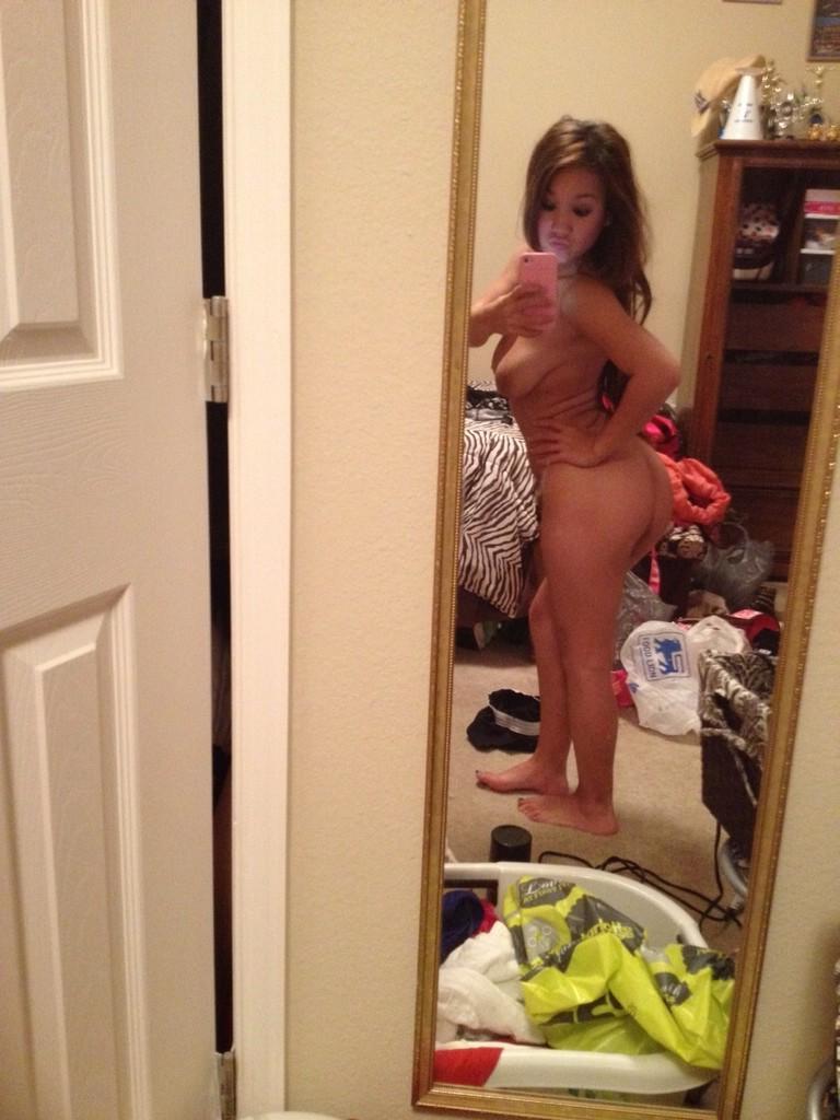15P Super hot college coeds share their naughty self pics