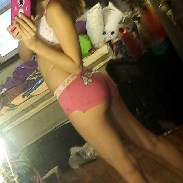 15P Super hot college coeds share their naughty self pics