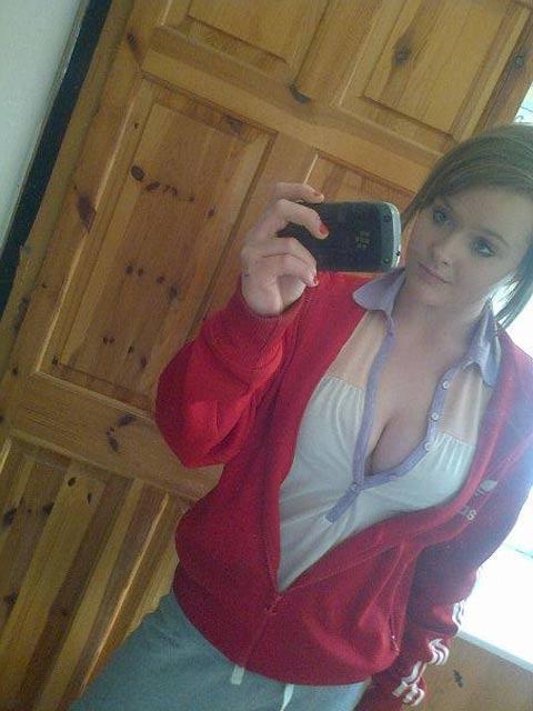 15P Hot college teens take super hot selfies