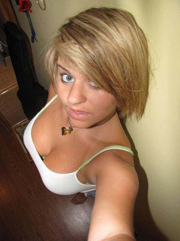15P Hot college teens take super hot selfies