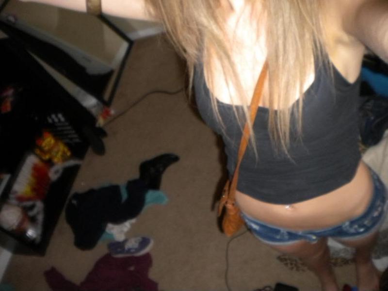 14P Hot college GF shows off her tight body in various sexy outfits