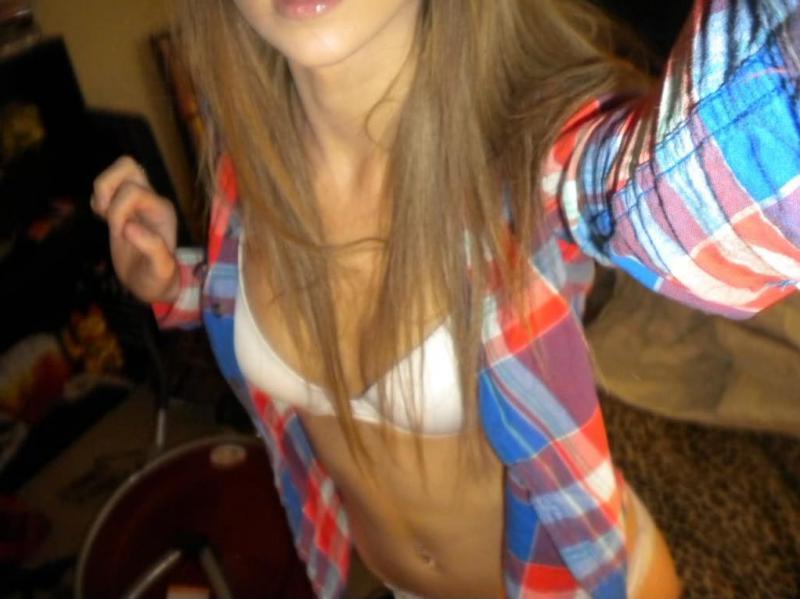 14P Hot college GF shows off her tight body in various sexy outfits