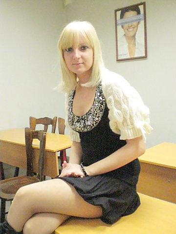25P Nylon - upskirt - leg 20