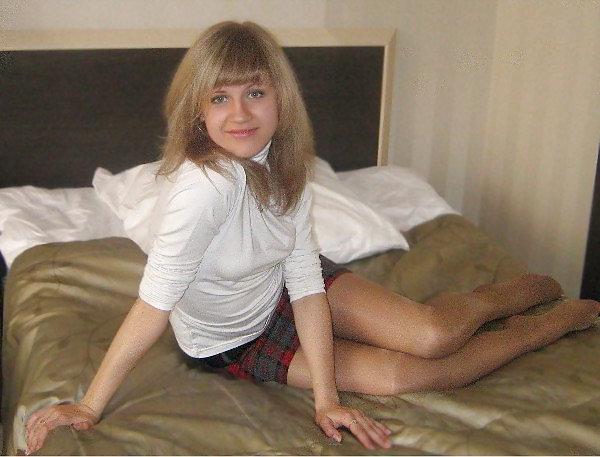 25P Nylon - upskirt - leg 20