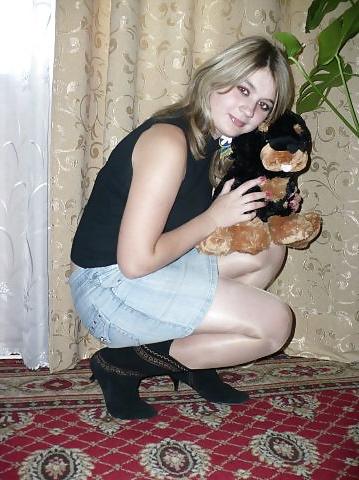 25P Nylon - upskirt - leg 20