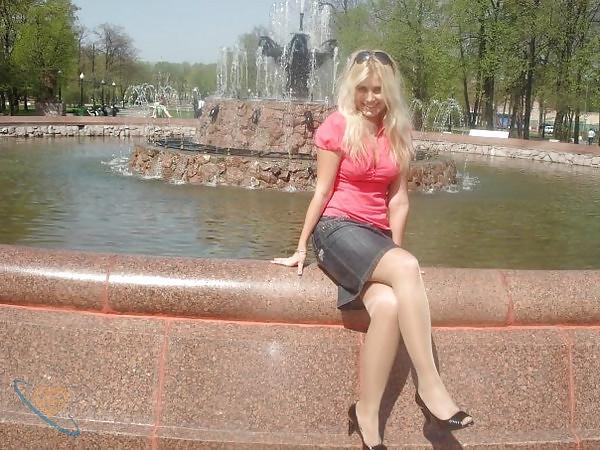 25P Nylon - upskirt - leg 18