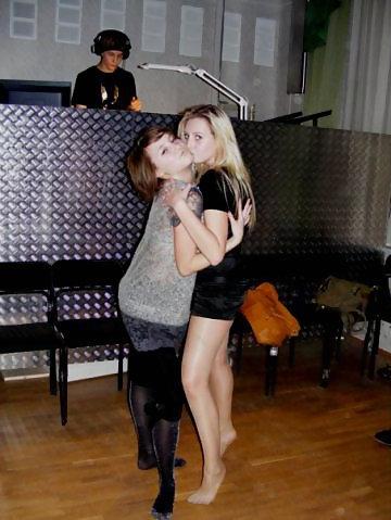 25P Nylon - upskirt - leg 18