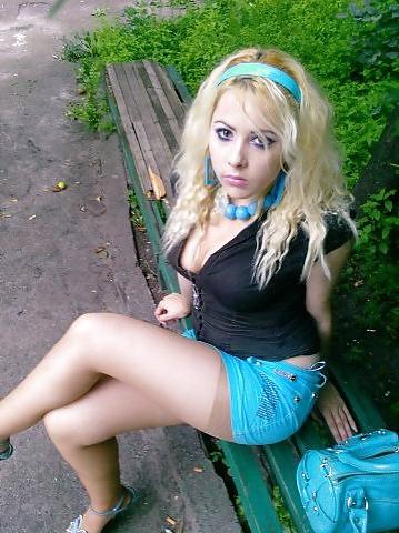 25P Nylon - upskirt - leg 18