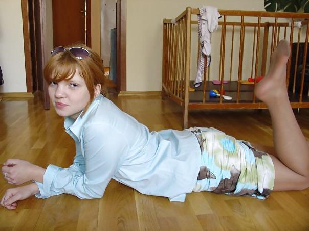25P Nylon - upskirt - leg 18