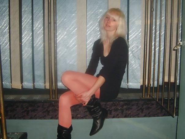 25P Nylon - upskirt - leg 18