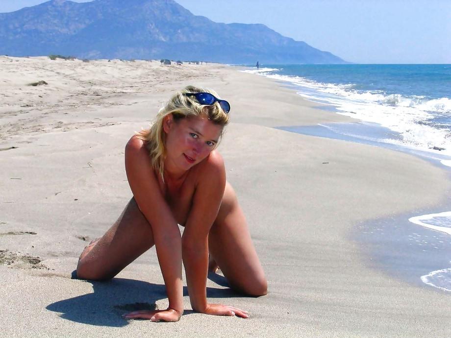 25P NADIA ON THE BEACH