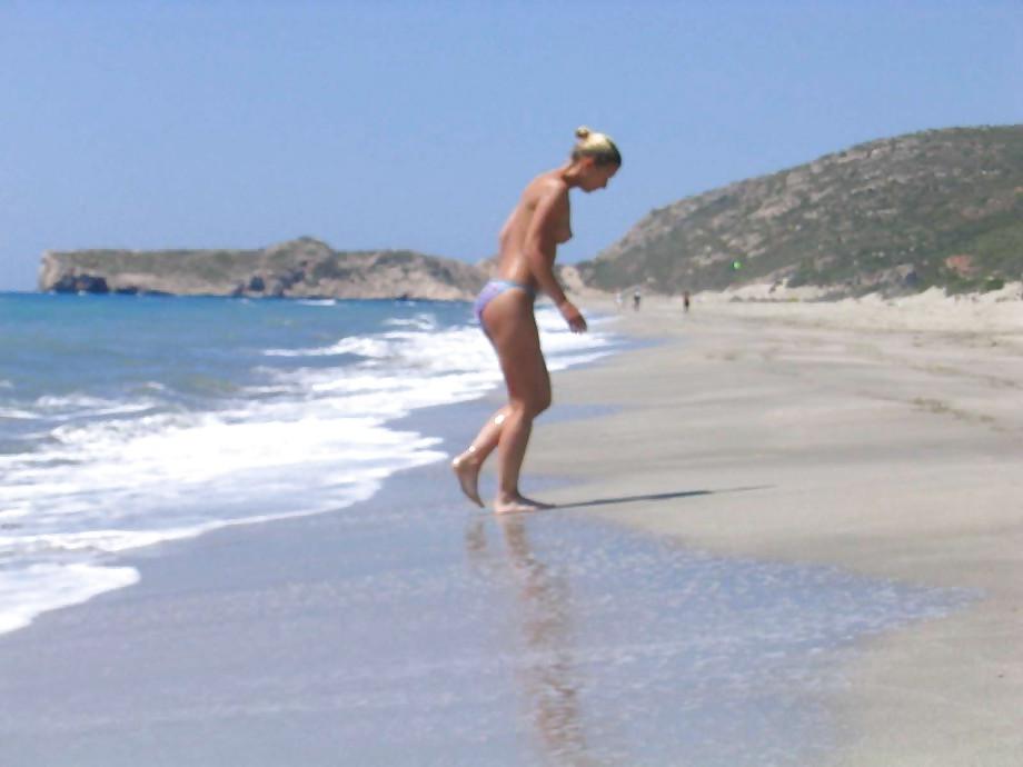 25P NADIA ON THE BEACH