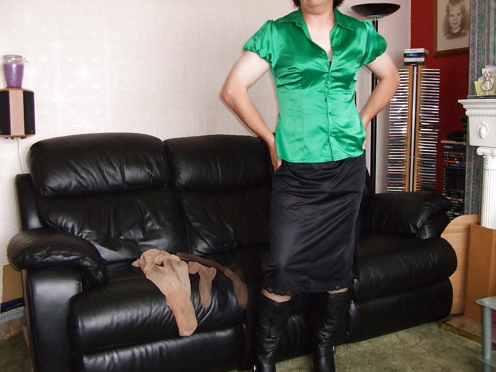20P Sue plays with her nylons and dildo