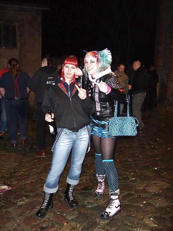 25P Nylon - upskirt - leg 25