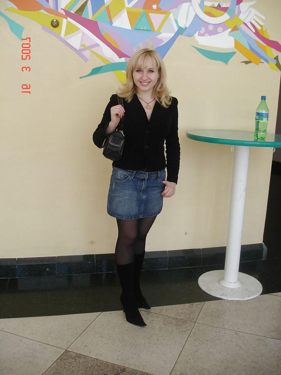 25P Nylon - upskirt - leg 25