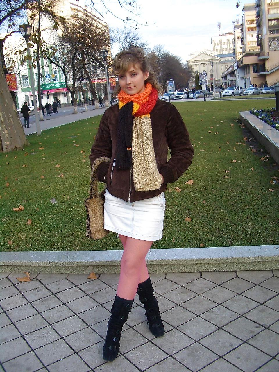 25P Nylon - upskirt - leg 25