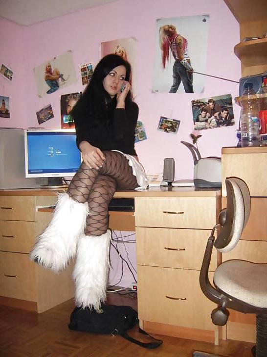 25P Nylon - upskirt - leg 25