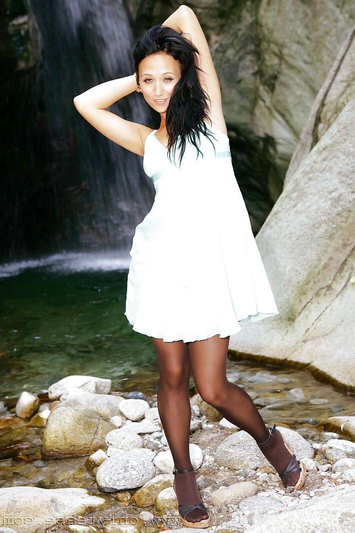 25P Nylon - upskirt - leg 25