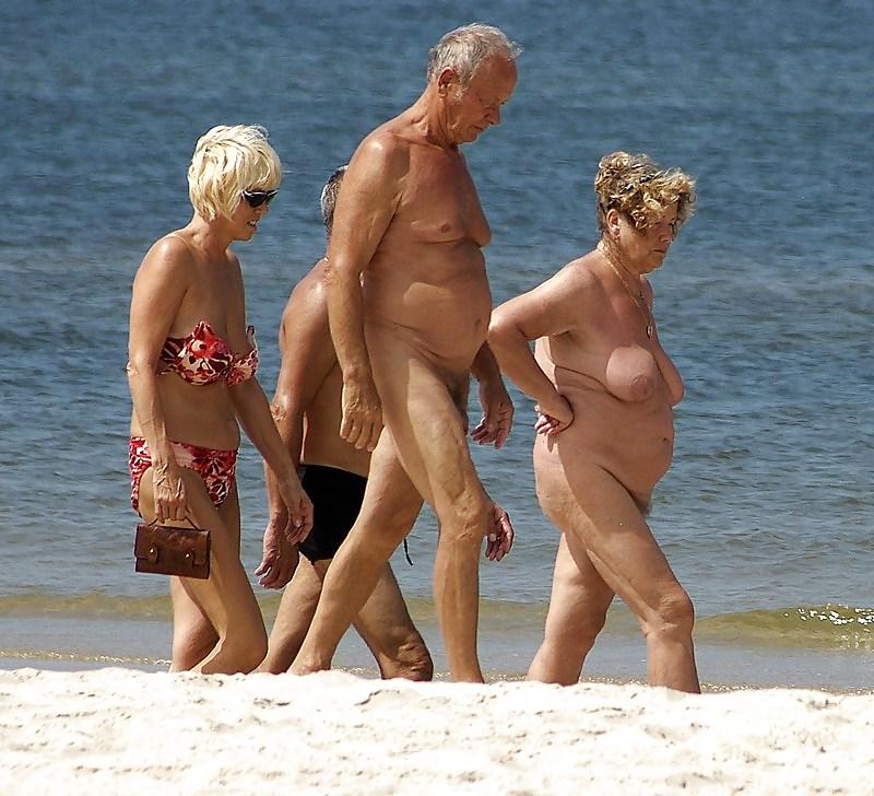 11P Naked beach