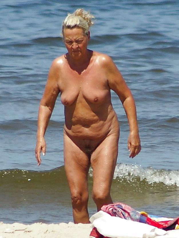 11P Naked beach