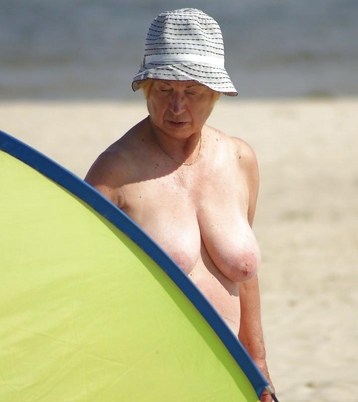 11P Naked beach