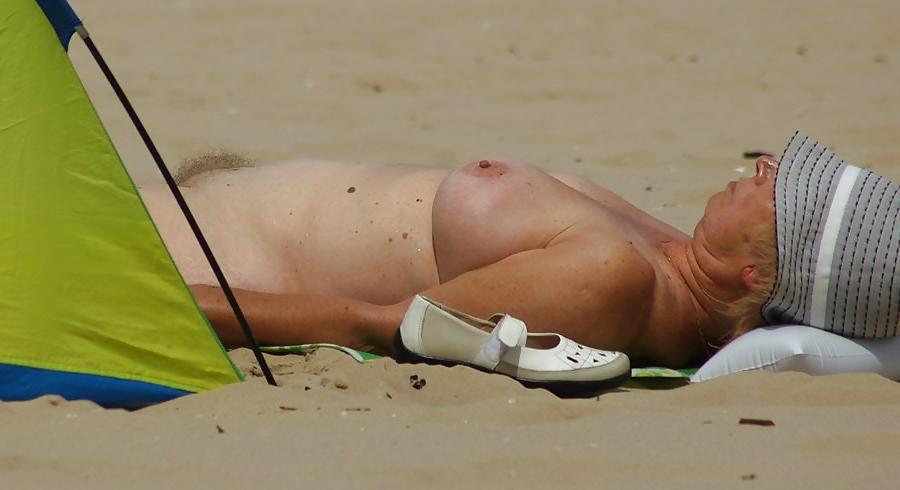 11P Naked beach