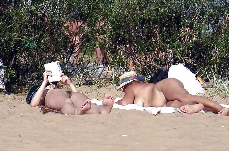 25P Older Beach Nudists
