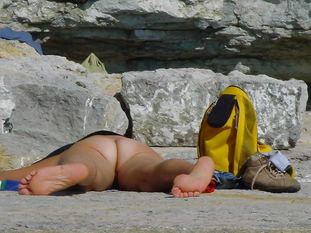 25P Older Beach Nudists