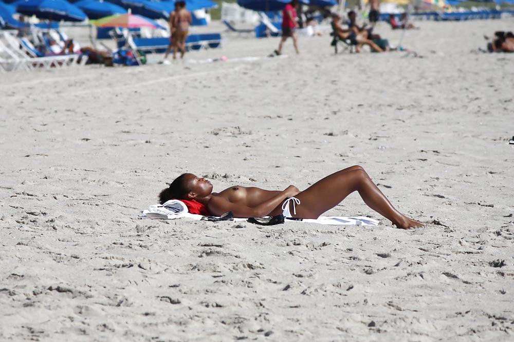 25P I want more Beach Boobs