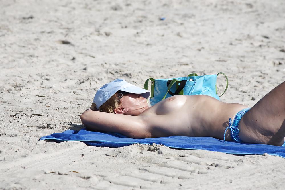 25P I want more Beach Boobs