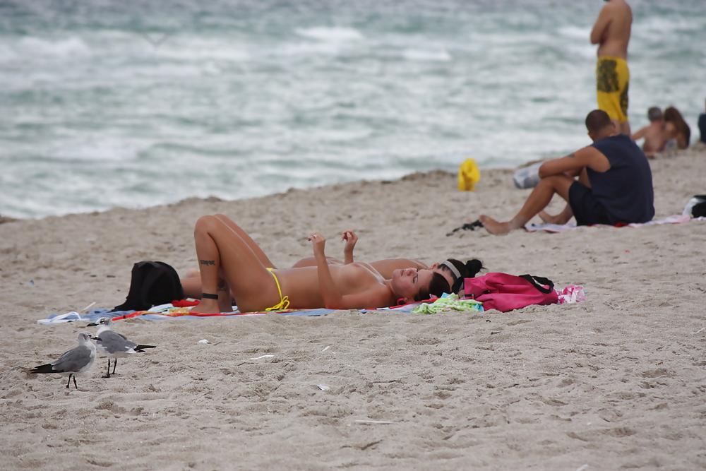 25P I want more Beach Boobs