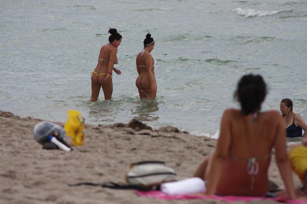 25P Beach Boobs Again